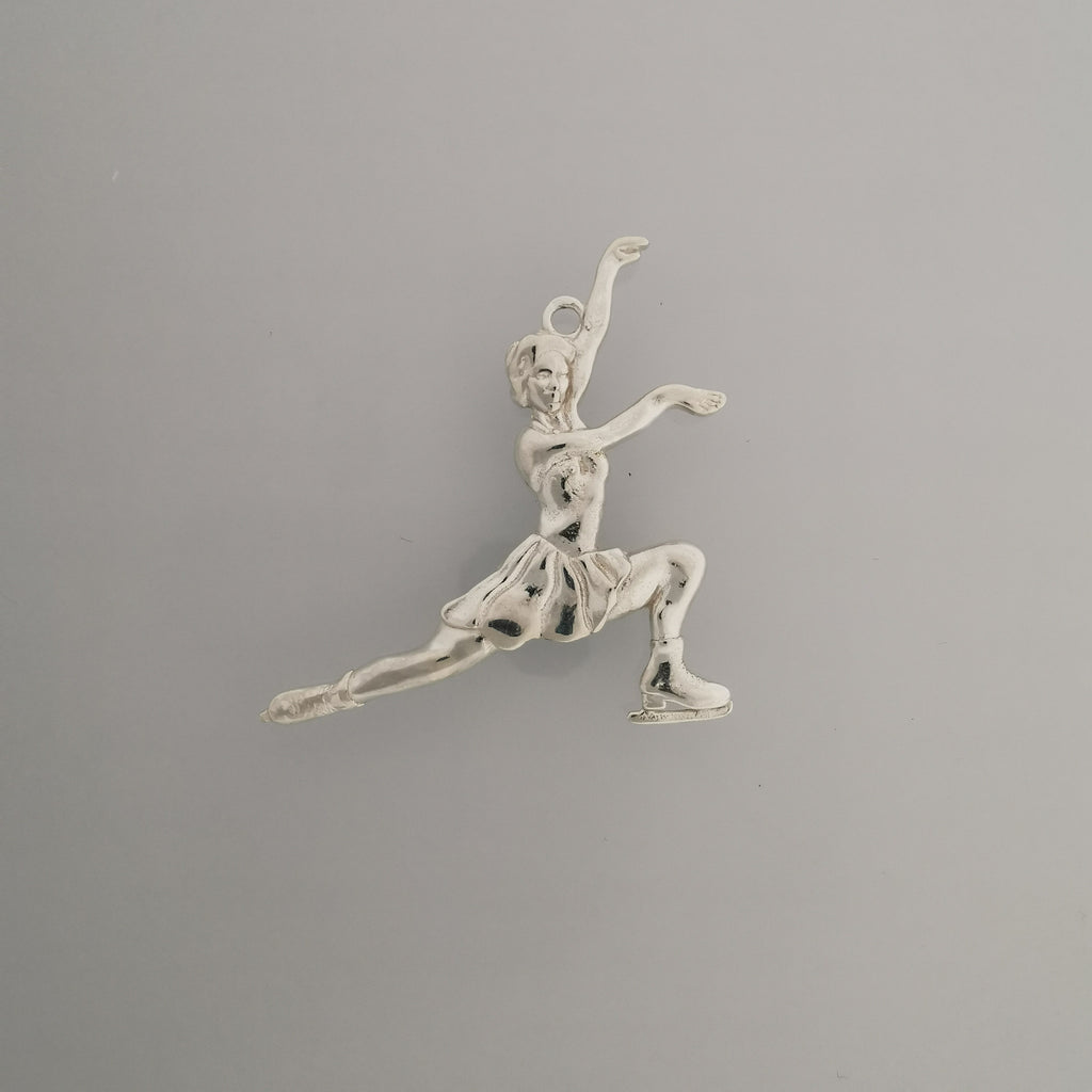 Фигурно пързаляне – Дамски спортен медальон от сребро 925 в класическо сребро – Ръчно изработено спортно бижу – Идеален подарък за жена, фенка на фигурното пързаляне – SSJ