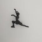 Фигурно пързаляне – Дамски спортен медальон от сребро 925 с оксидирано покритие – Ръчно изработено спортно бижу – Идеален подарък за жена, фенка на фигурното пързаляне – SSJ