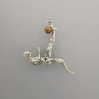 Футболист (задна ножица) – Мъжки спортен медальон от сребро 925 с винтидж покритие – Ръчно изработено спортно бижу – Идеален подарък за мъж, фен на футбола – SSJ