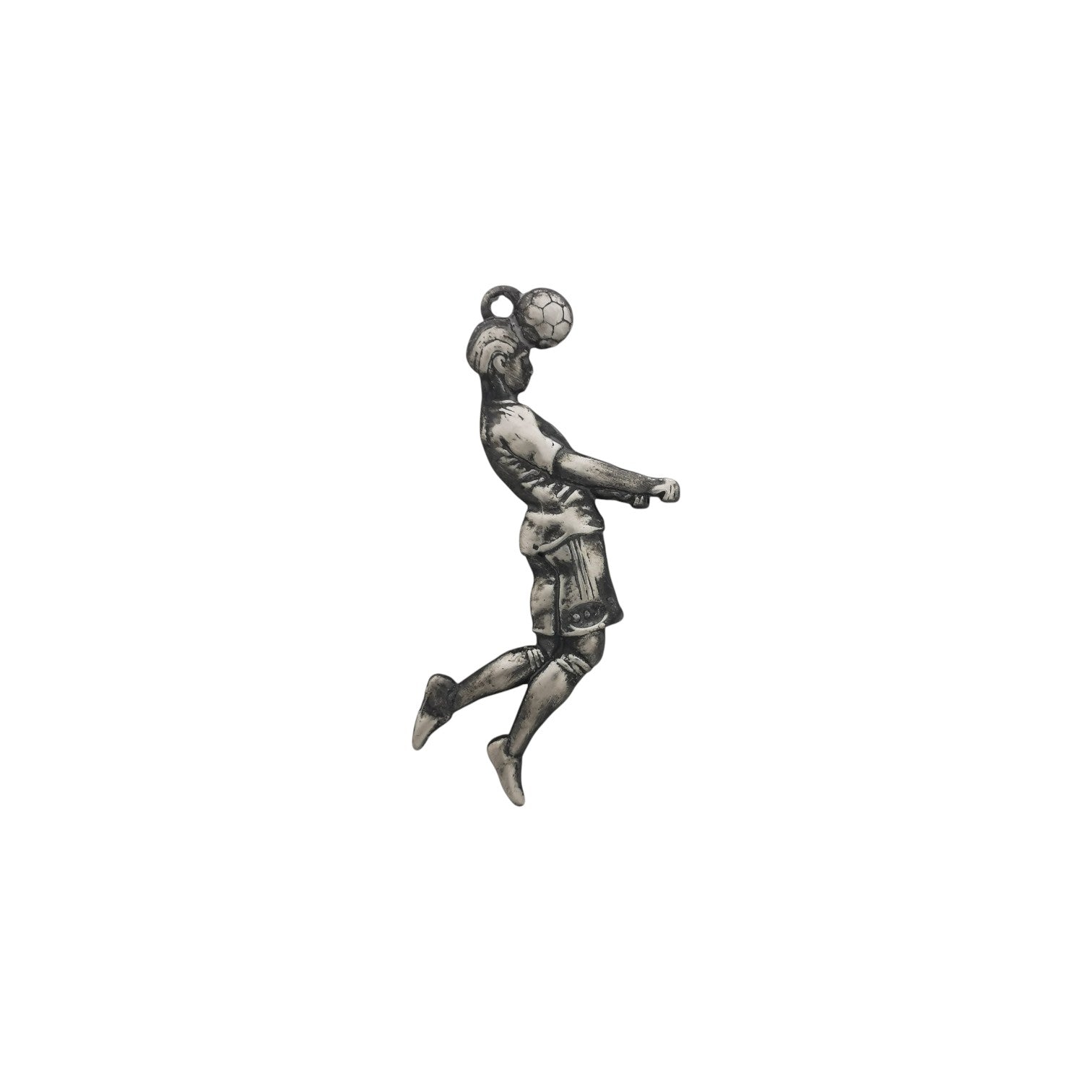 Футболист (удар с глава) – Мъжки спортен медальон от сребро 925 с оксидирано покритие – Ръчно изработено спортно бижу – Идеален подарък за мъж, фен на футбола – SSJ
