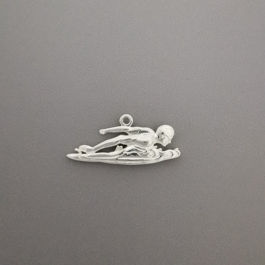 Плувец (бътерфлай) – Мъжки спортен медальон от сребро 925 с класическо покритие – Ръчно изработено спортно бижу – Идеален подарък за мъж, фен на плуването – SSJ