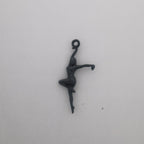 анцьорка – Дамски спортен медальон с оксидирано покритие – Сребро 925 – Ръчно изработено спортно бижу – Идеален подарък за жена, фенка на спортните танци – SSJ