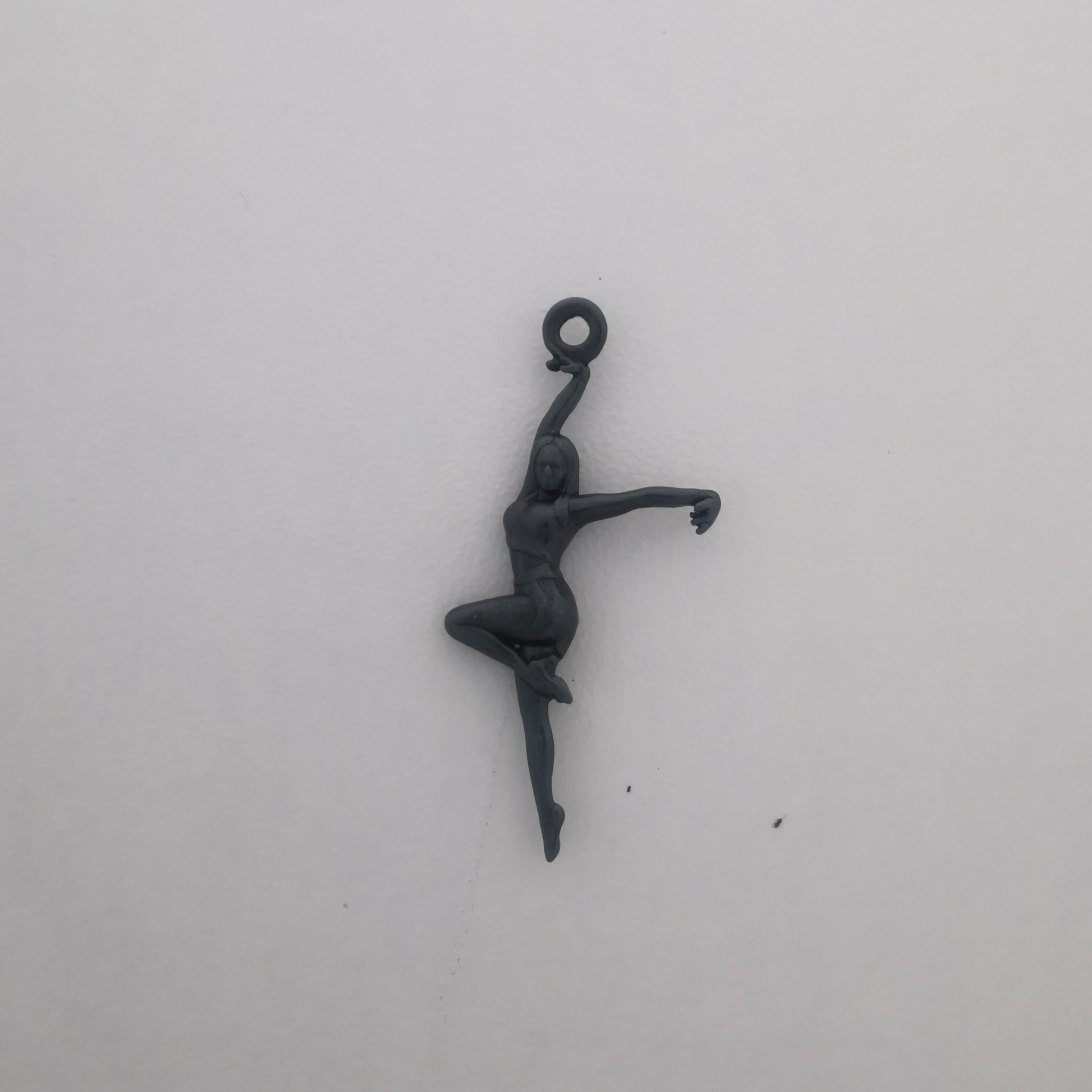 Танцьорка – Дамски спортен медальон с позлатено покритие 925 – Ръчно изработено спортно бижу – Идеален подарък за жена, фенка на спортните танци – SSJ