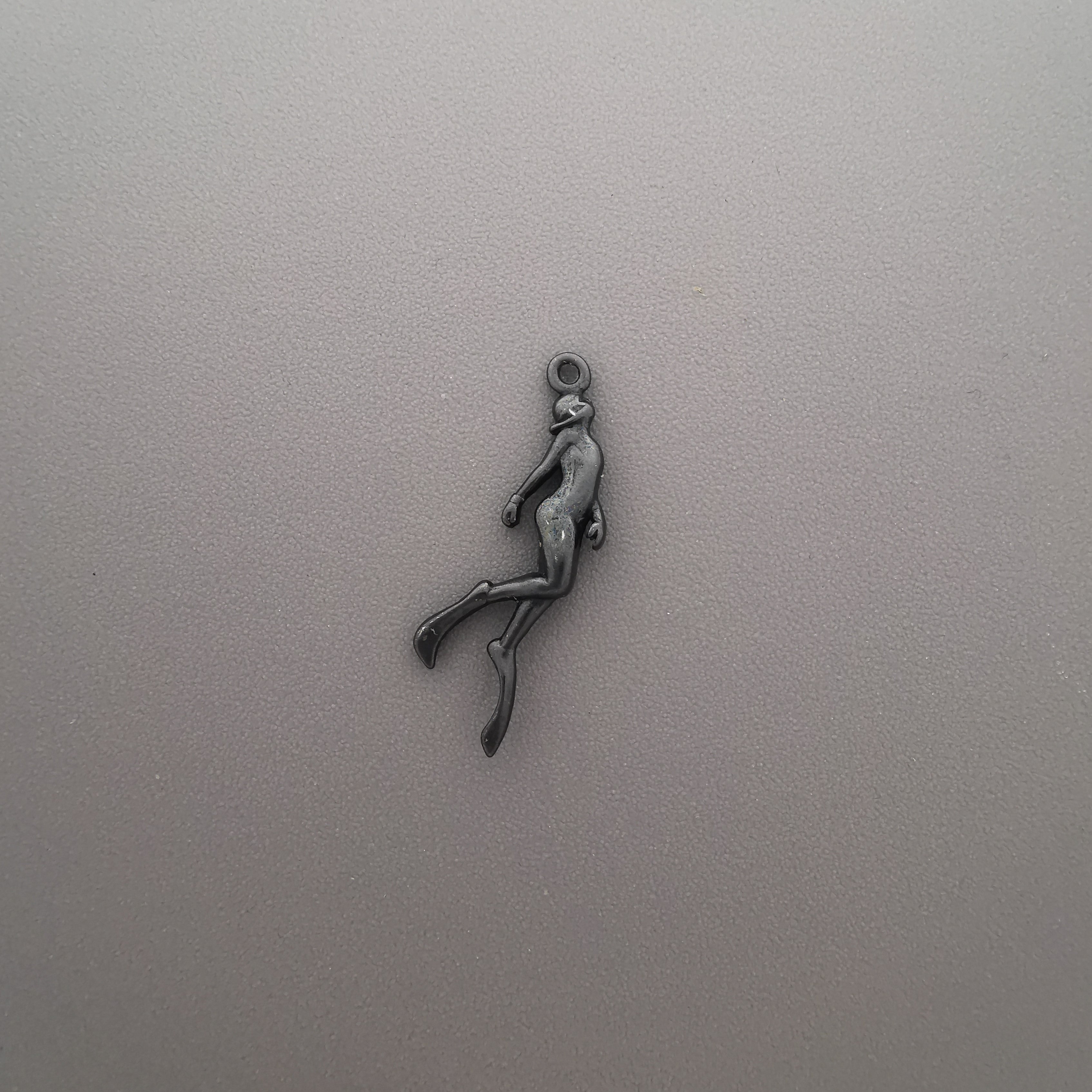 Дамски медальон Гмуркач от сребро 925 – Ръчно изработено бижу Водолаз с класическо покритие, вдъхновено от дайвинг спорта – SSJ