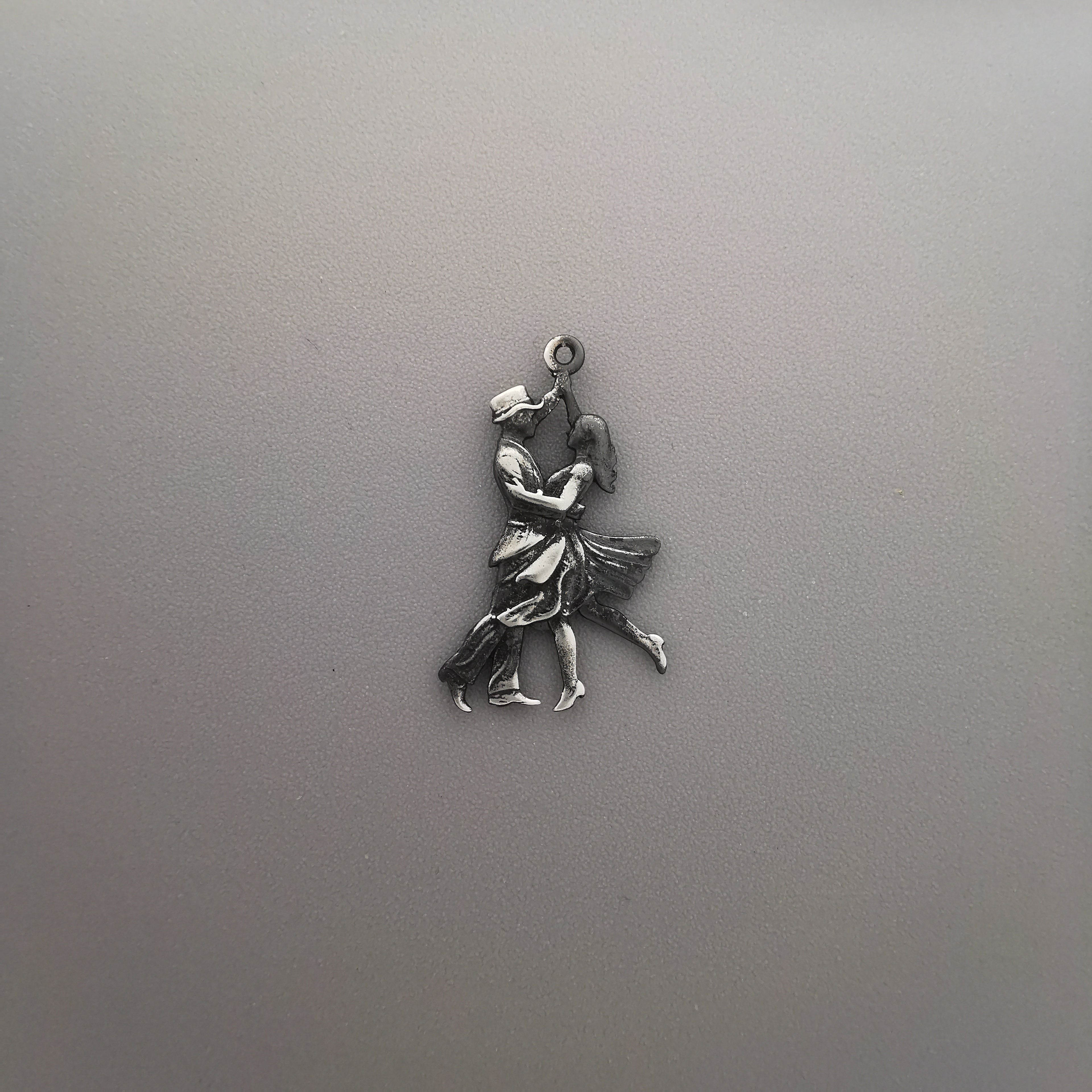 Латино танци – Унисекс спортен медальон от сребро 925 с винтидж покритие – Ръчно изработено спортно бижу – Идеален подарък за жена, фенка на спортните танци – SSJ