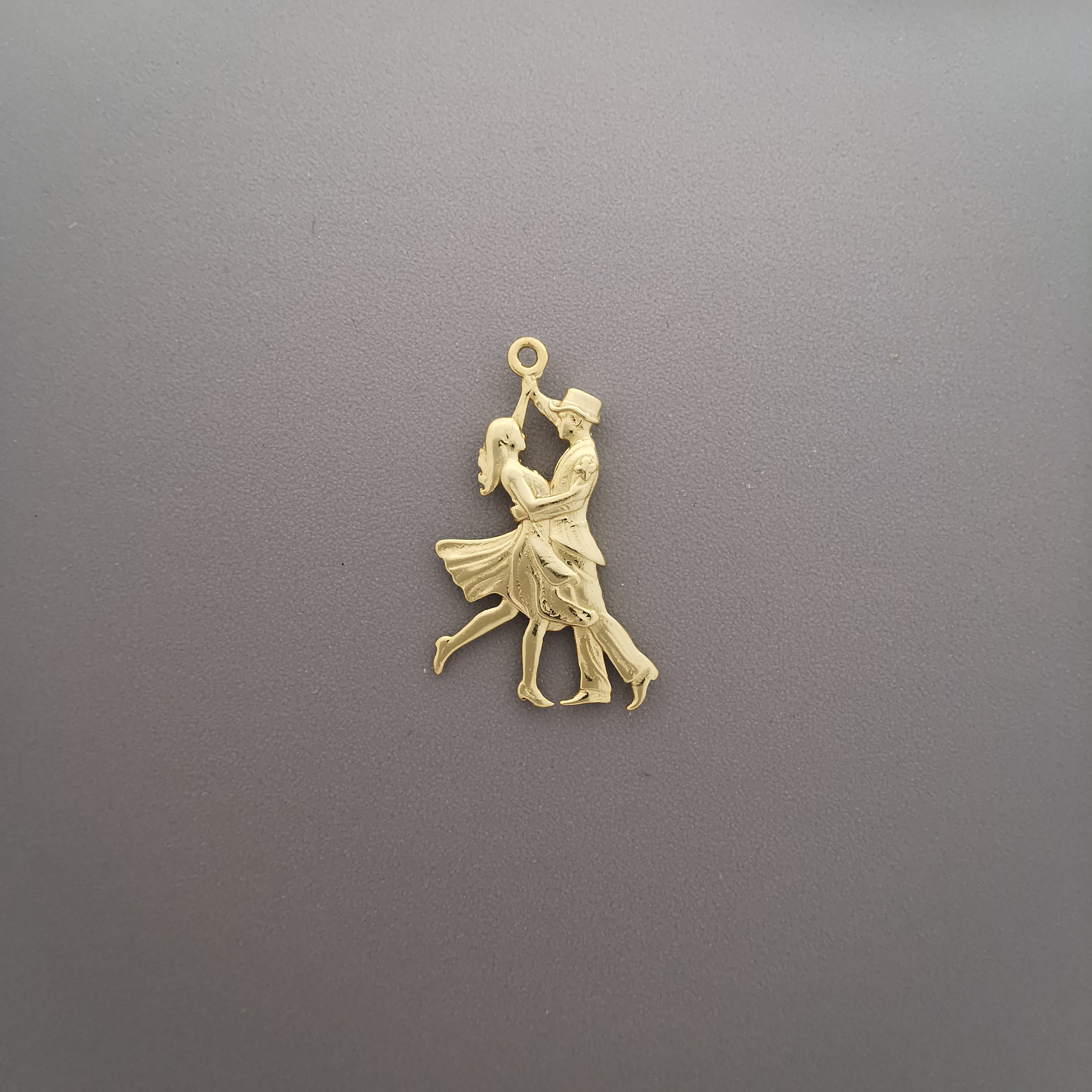 Латино танци – Унисекс спортен медальон от сребро 925 с позлатено покритие – Ръчно изработено спортно бижу – Идеален подарък за жена, фенка на спортните танци – SSJ