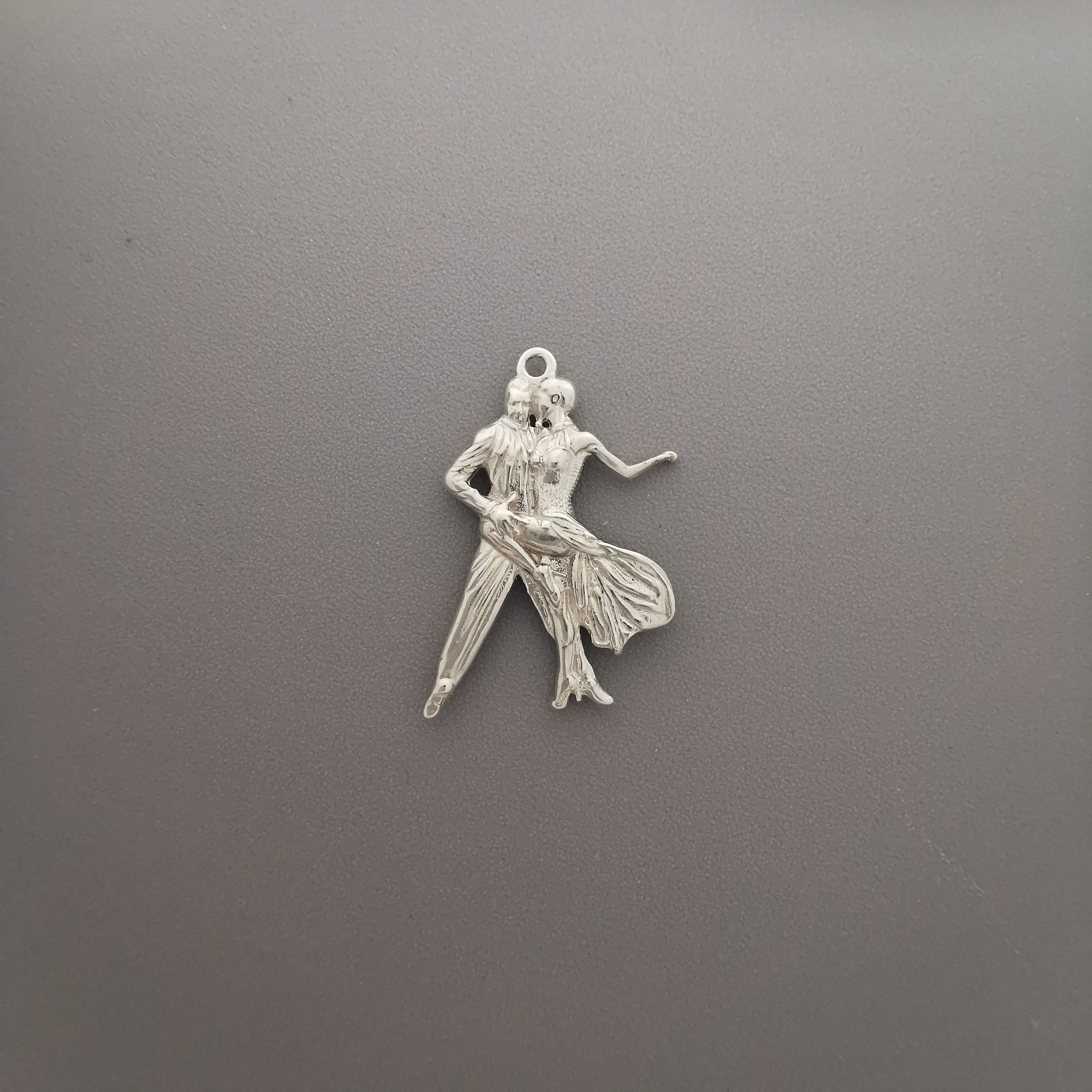 Спортни танци – Унисекс медальон в класическо сребро – Сребро 925 – Ръчно изработено спортно бижу – Идеален подарък – SSJ
