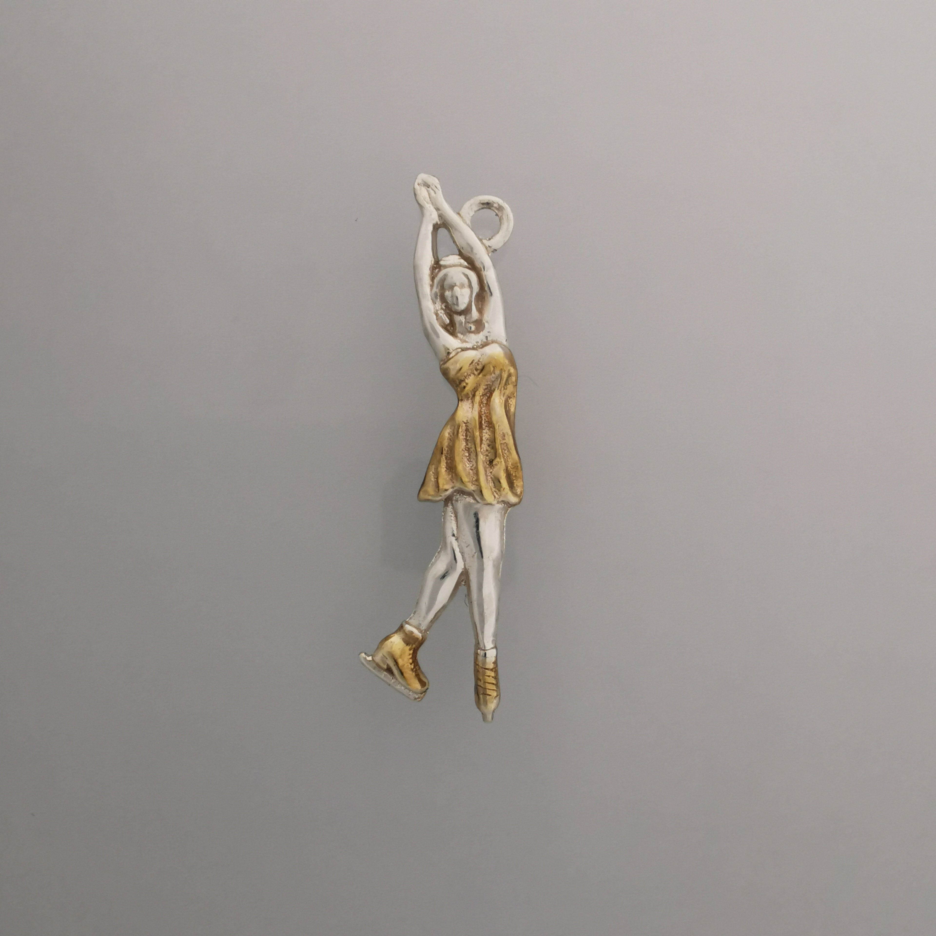 Фигурно пързаляне – Дамски спортен медальон от сребро 925 с винтидж покритие – Ръчно изработено спортно бижу – Идеален подарък за жена, фенка на фигурното пързаляне – SSJ