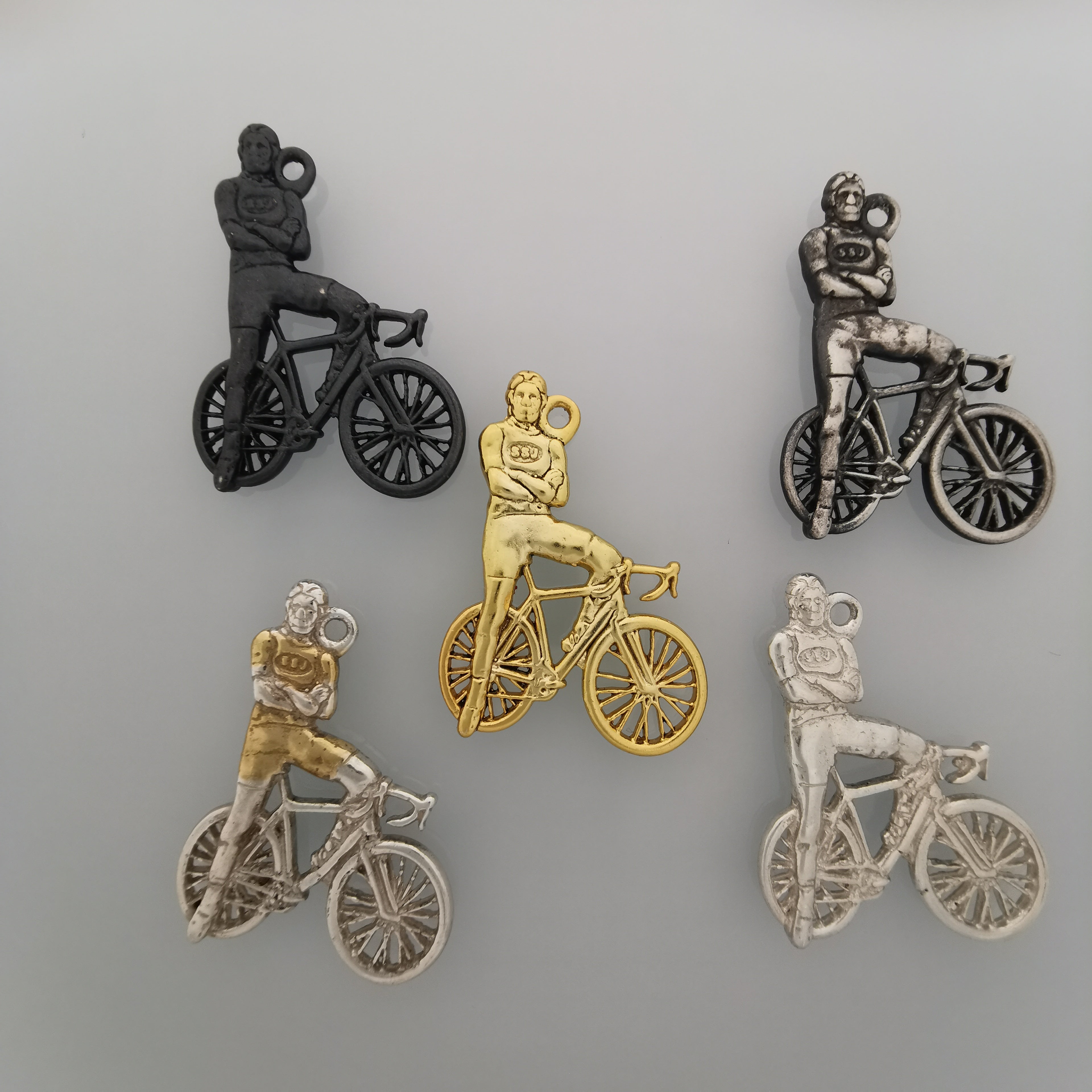 Колоездач – Велосипедист – Винтидж покритие – Сребро 925 – Ръчно изработен мъжки медальон/талисман – SSJ