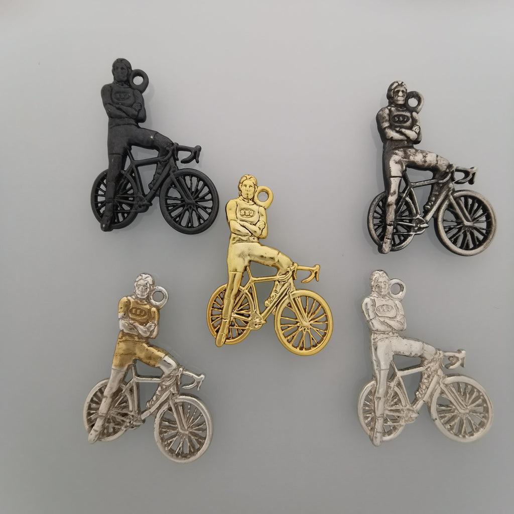 Колоездач – Велосипедист – Мъжко спортно бижу от сребро 925 с частично позлатено покритие – Ръчно изработен медальон/талисман – Идеален подарък – SSJ
