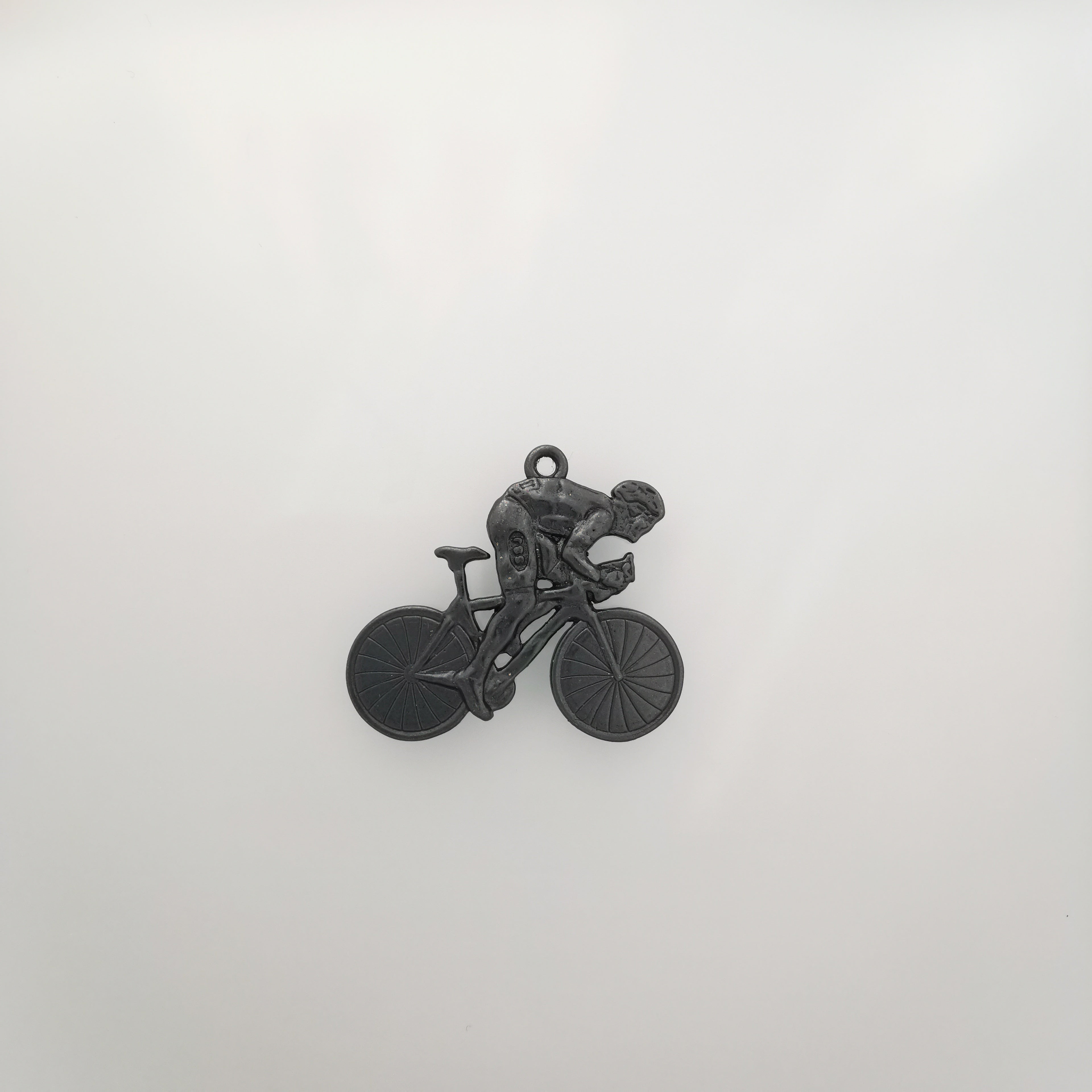 Колоездач – Велосипедист – Мъжки спортен медальон с позлатено покритие – Сребро 925 – Ръчно изработено бижу за любители на колоезденето – SSJ