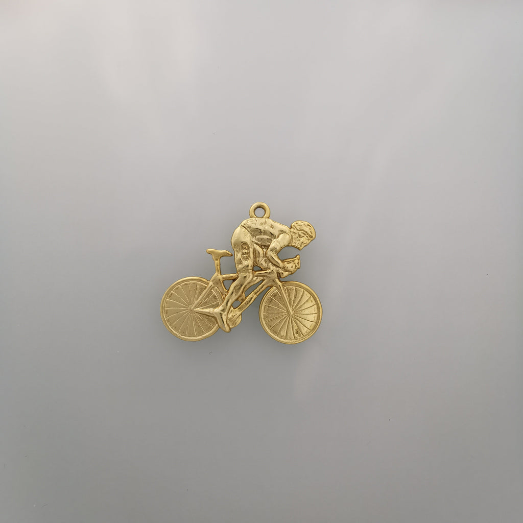 Колоездач – Велосипедист – Мъжки спортен медальон с позлатено покритие – Сребро 925 – Ръчно изработено бижу за любители на колоезденето – SSJ