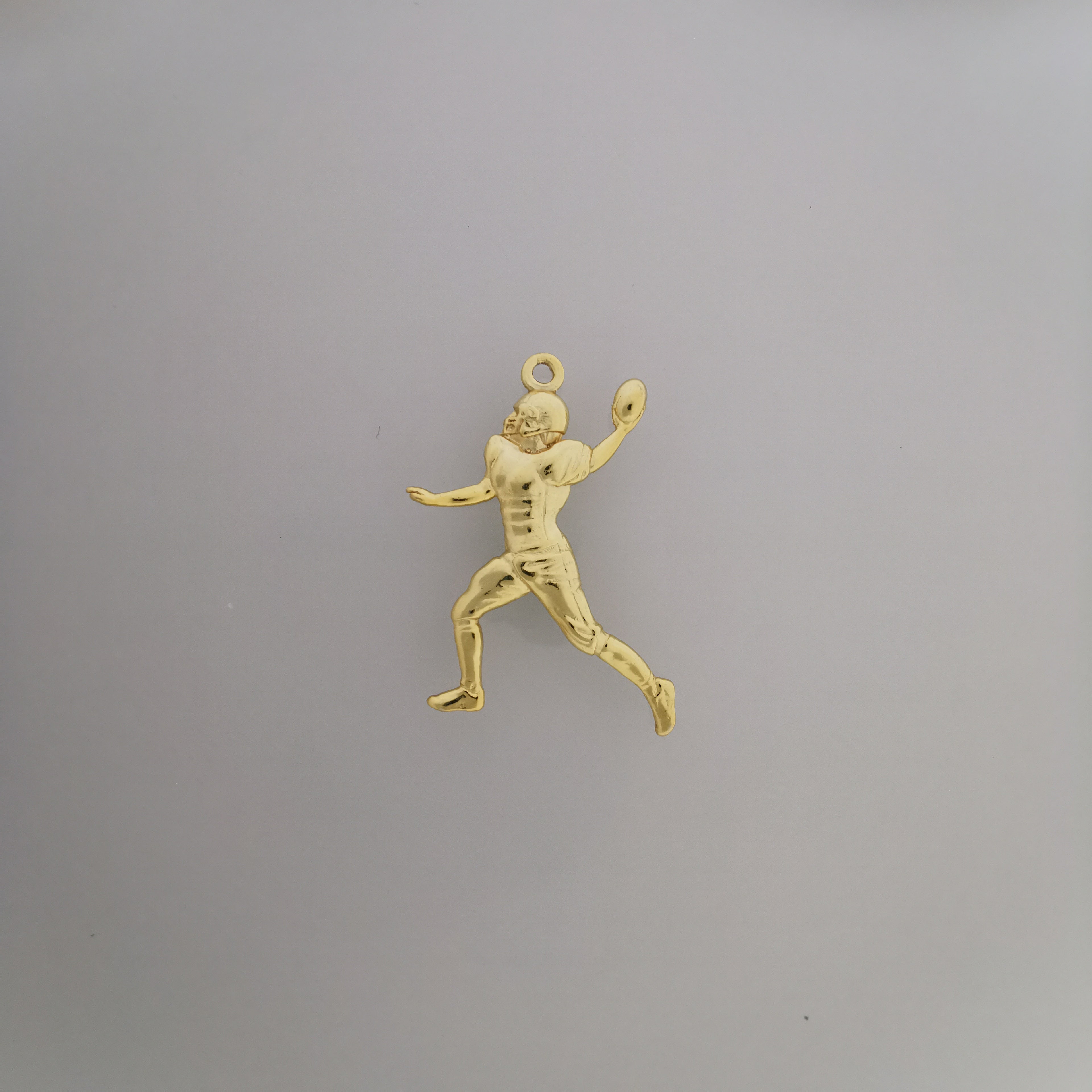 Американски футбол – Мъжки спортен медальон от сребро 925 с винтидж покритие – Ръчно изработено бижу талисман за спортисти и фенове – Идеален подарък за играч, треньор или почитател – SSJ