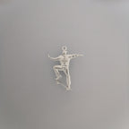 Скейтбордист – Мъжки спортен медальон от сребро 925 в класическо сребро – Ръчно изработено спортно бижу – Идеален подарък за мъж, фен на скейтборда – SSJ