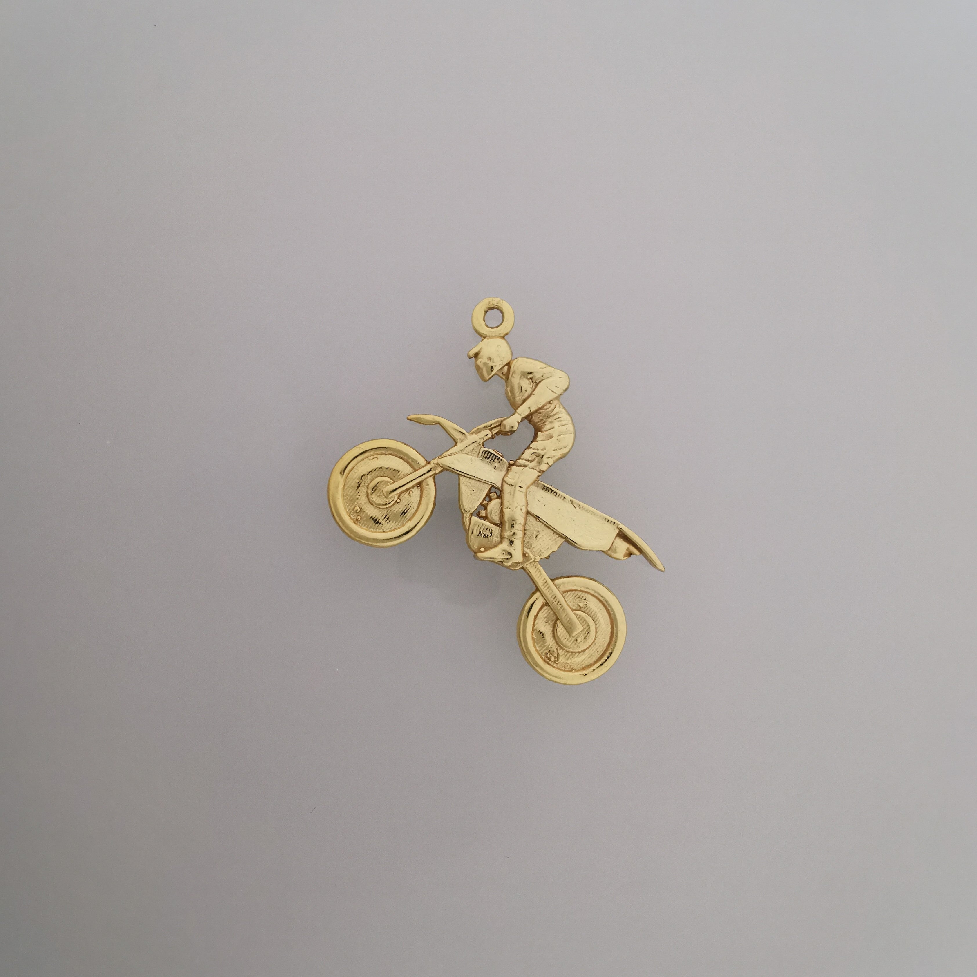 Мотокрос – Мъжки спортен медальон от сребро 925 с позлатено покритие – Ръчно изработено спортно бижу – Идеален подарък за мъж, фен на мотокроса – SSJ
