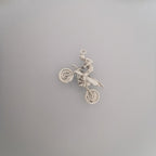 Мотокрос – Мъжки спортен медальон от сребро 925 в класическо сребро – Ръчно изработено спортно бижу – Идеален подарък за мъж, фен на мотокроса – SSJ