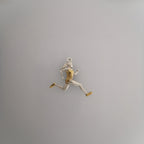 Атлетка – Женски спортен медальон за бегачки, спринтьорки и маратонки от сребро 925 с частично позлатено покритие – Ръчно изработено бижу талисман за лекоатлетки – SSJ