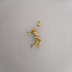 Баскетбол – Женски спортен медальон от сребро 925 с позлатено покритие – Ръчно изработено бижу талисман за баскетболистки и фенки на спорта – Идеален подарък за спортист, треньор или почитател – SSJ