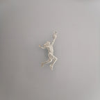 Баскетбол – Женски спортен медальон от сребро 925 с класическо полирано покритие – Ръчно изработено бижу талисман за баскетболистки и фенки на спорта – Идеален подарък за спортист, треньор или почитател – SSJ