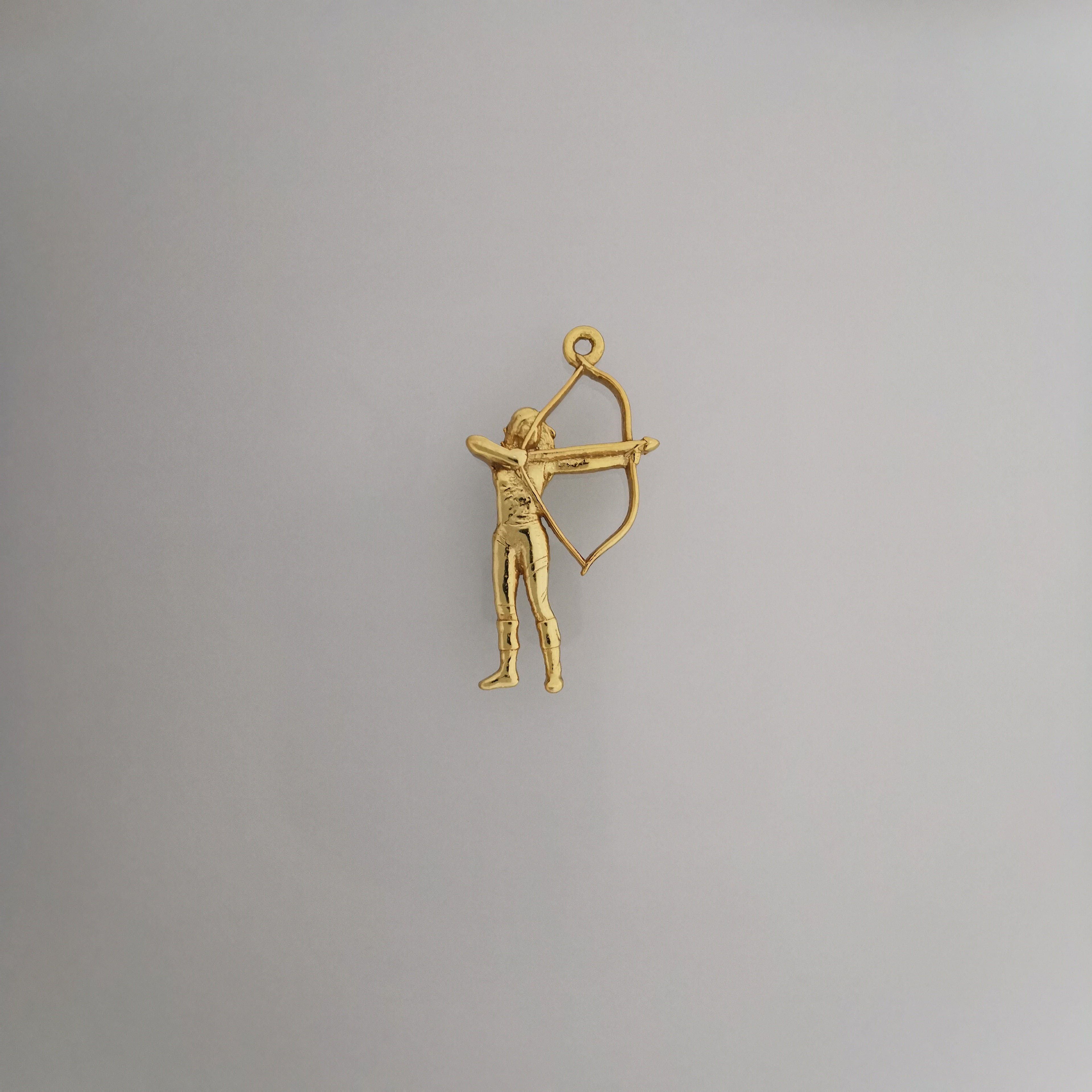 Стрелба с лък – Дамски спортен медальон от сребро 925 с винтидж покритие – Ръчно изработено спортно бижу – Идеален подарък за жена, фенка на стрелбата с лък – SSJ