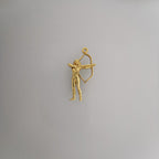 Стрелба с лък – Дамски спортен медальон от сребро 925 с позлатено покритие – Ръчно изработено спортно бижу – Идеален подарък за жена, фенка на стрелбата с лък – SSJ