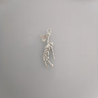 Баскетбол – Мъжки спортен медальон от сребро 925 с класическо полирано покритие – Ръчно изработено бижу талисман за баскетболисти и фенове – Идеален подарък за спортист или треньор – SSJ