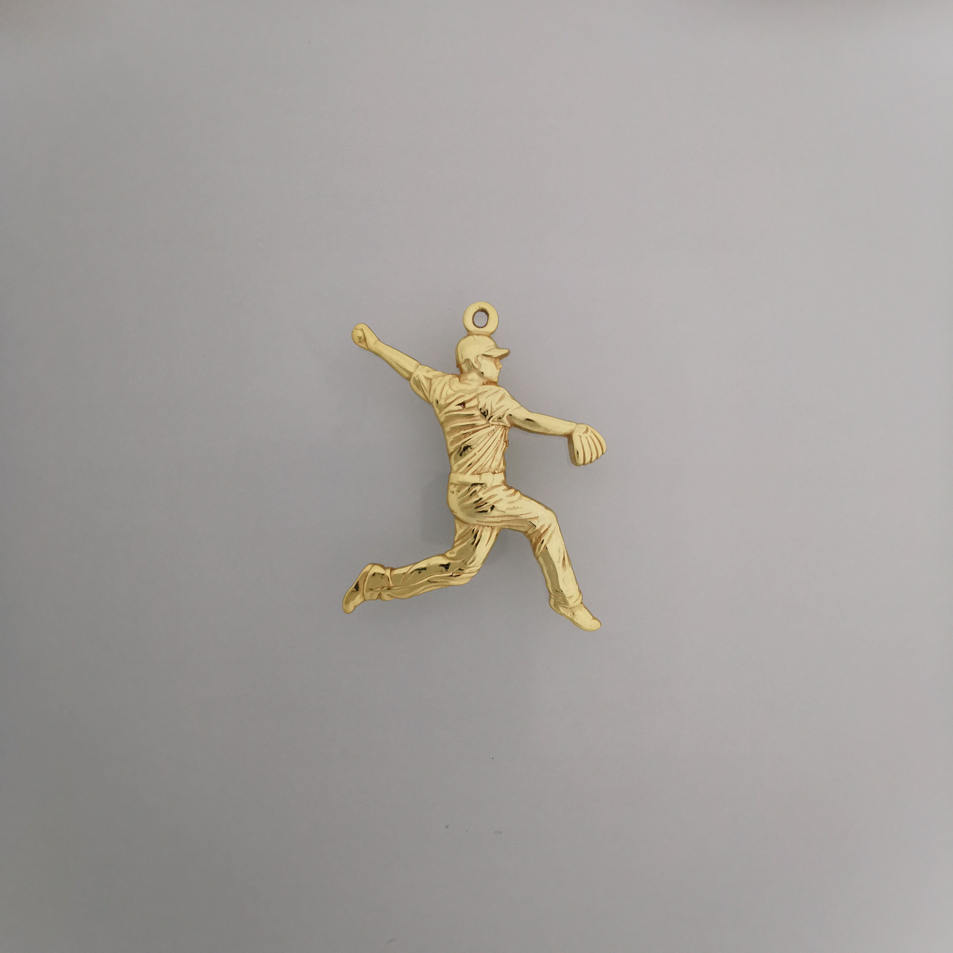 Бейзбол – Мъжки спортен медальон за бейзболист питчър от сребро 925 с частично позлатено покритие – Ръчно изработено бижу талисман – Идеален подарък за спортисти, треньори и фенове – SSJ