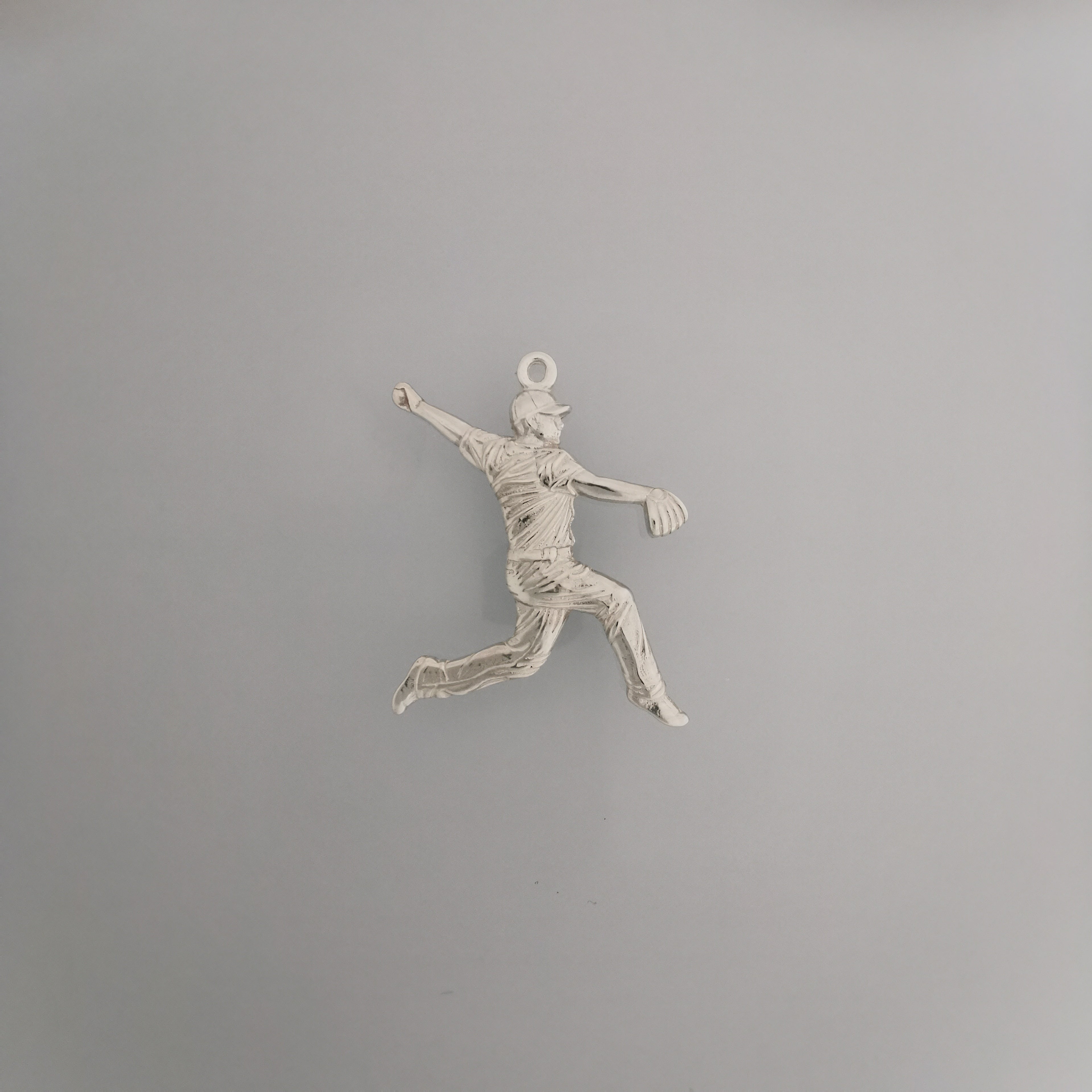 Бейзбол – Мъжки спортен медальон за бейзболист питчър от сребро 925 с оксидирано черно покритие – Ръчно изработено бижу талисман – Идеален подарък за спортисти, треньори и фенове – SSJ