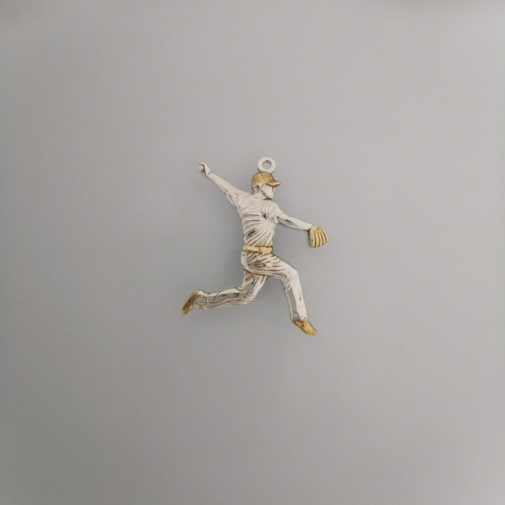 Бейзбол – Мъжки спортен медальон за бейзболист питчър от сребро 925 с частично позлатено покритие – Ръчно изработено бижу талисман – Идеален подарък за спортисти, треньори и фенове – SSJ