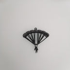 Парашутизъм (Скайдайвинг) – Унисекс спортен медальон от сребро 925 с оксидирано покритие – Ръчно изработено спортно бижу – Идеален подарък за фен на екстремните спортове – SSJ