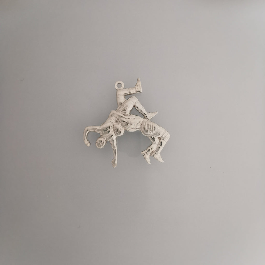 Борба – Мъжки спортен медальон от сребро 925 – Ръчно изработено бижу талисман за борци, треньори и фенове на бойните изкуства – SSJ