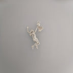 Баскетбол – Женски спортен медальон от сребро 925 с класическо полирано покритие – Ръчно изработено бижу талисман за баскетболистки и фенки на спорта – Идеален подарък за спортист, треньор или почитател – SSJ