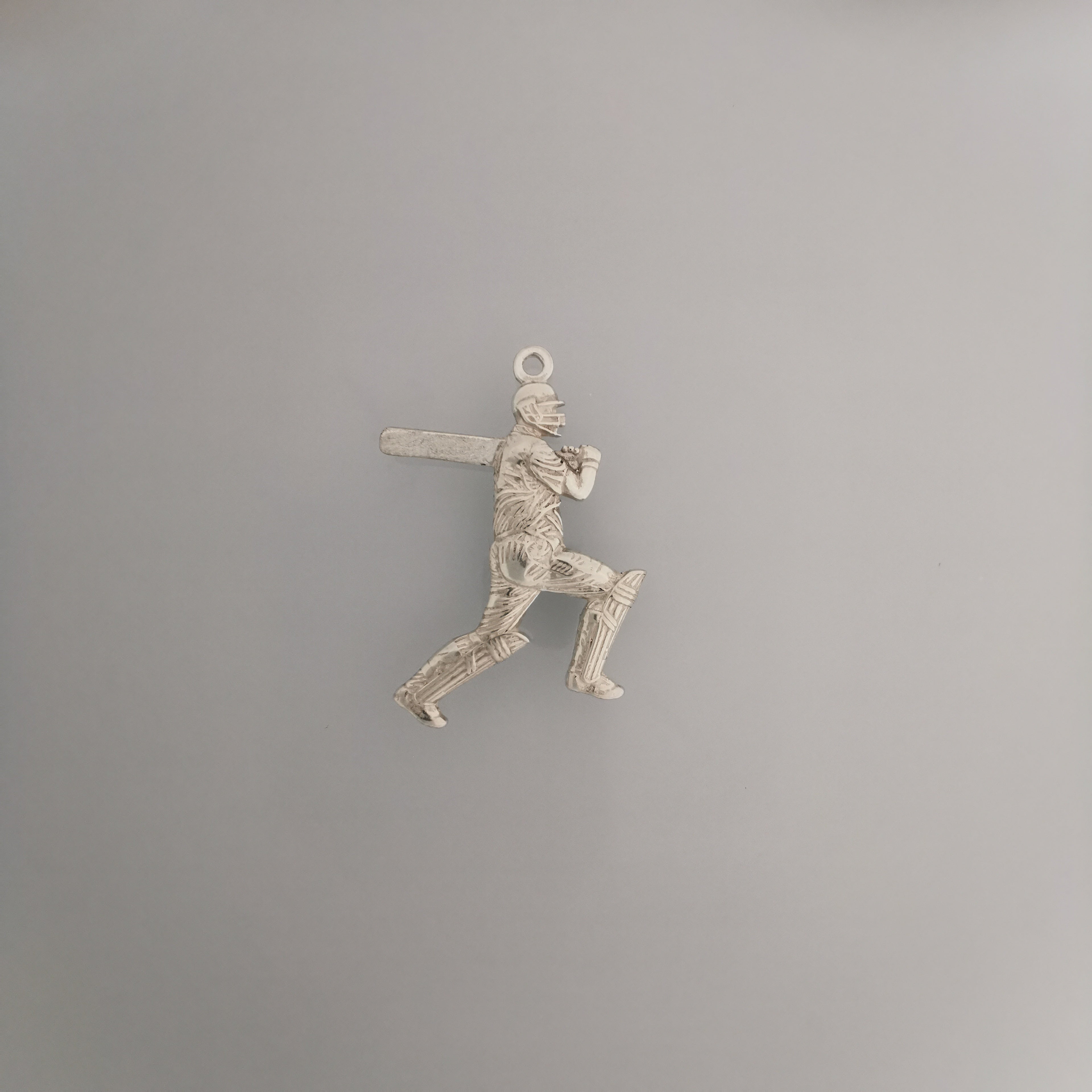 Крикет – Мъжки спортен медальон с частично позлатено покритие – Сребро 925 – Ръчно изработено спортно бижу – Идеален подарък – SSJ