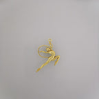 Художествена гимнастика (съчетание с лента) – Дамски спортен медальон от сребро 925 с позлатено покритие – Ръчно изработено спортно бижу – Идеален подарък за жена, фенка на художествената гимнастика – SSJ