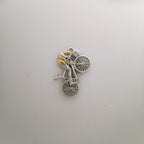 Колоездач – Мъжки спортен медальон от сребро 925 с частично позлатено покритие – Ръчно изработено бижу за шосейно колоездене – Символ на любов и страст към спорта – SSJ