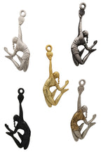 Волейболистка – Женско спортно бижу • медальон от сребро 925 (оксидирано) • ръчна изработка • талисман • идеален подарък – SSJ