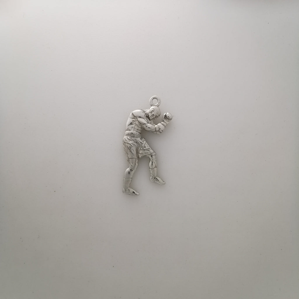 Боксьор – Мъжки спортен медальон за бойци, боксьори и MMA атлети от сребро 925 – Ръчно изработено бижу талисман за бойни изкуства – SSJ