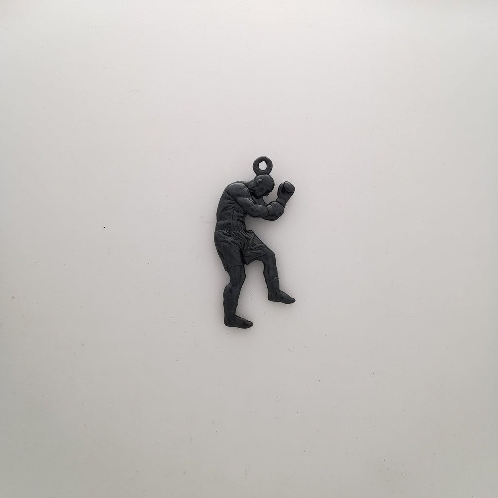 Боксьор – Мъжки спортен медальон за бойци, боксьори и MMA атлети от сребро 925 с оксидирано покритие – Ръчно изработено бижу талисман за бойни изкуства – SSJ