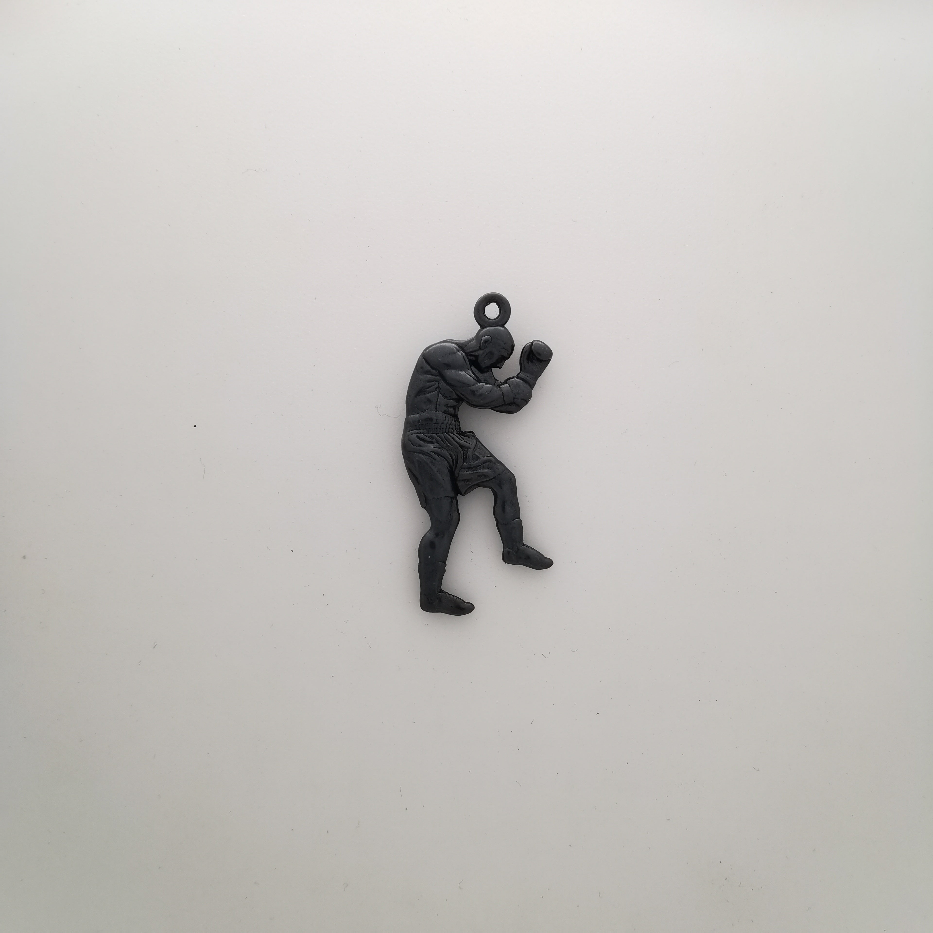 Боксьор – Мъжки спортен медальон за бойци, боксьори и MMA атлети от сребро 925 – Ръчно изработено бижу талисман за бойни изкуства – SSJ