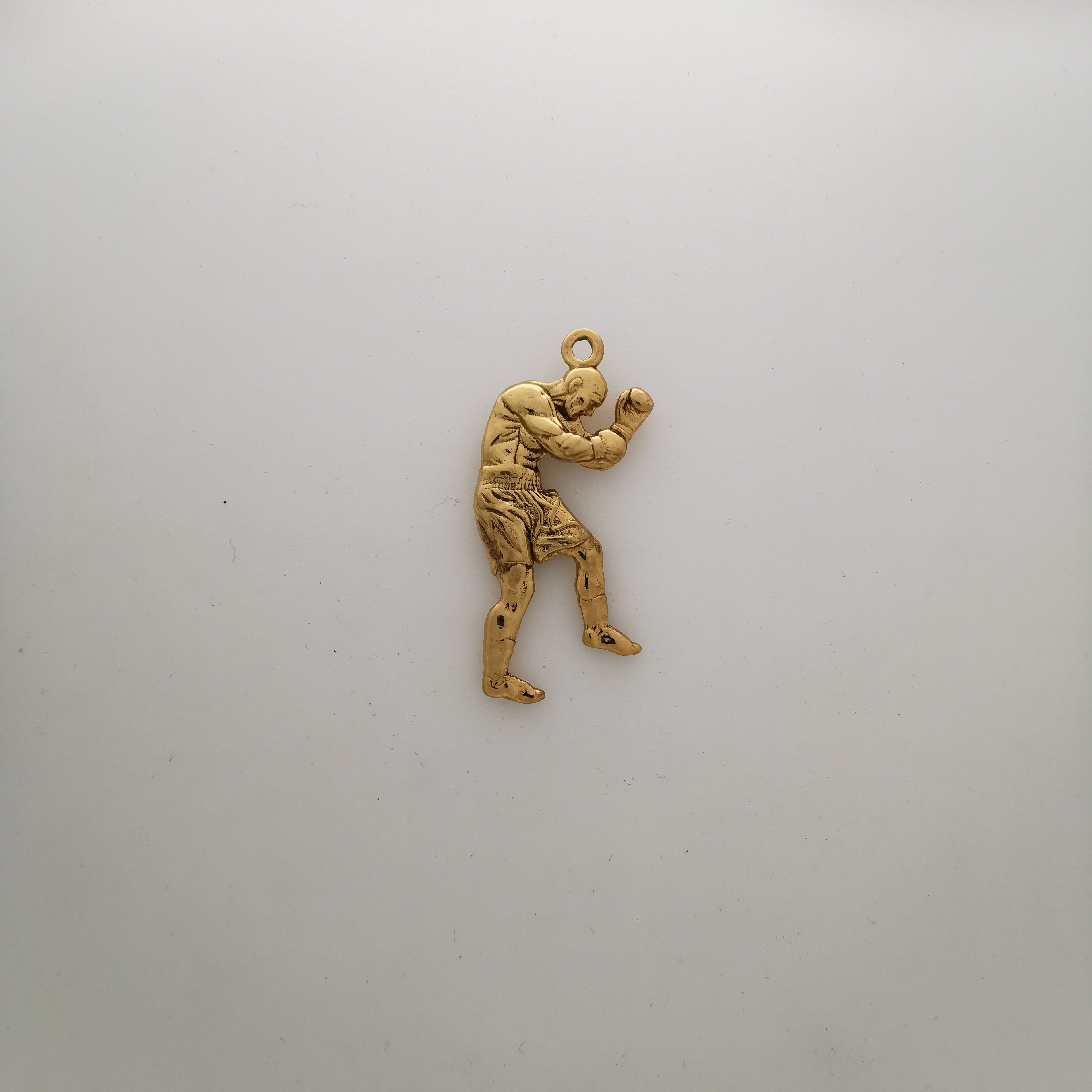 Боксьор – Мъжки спортен медальон за бойци, боксьори и MMA атлети от сребро 925 с позлатено покритие – Ръчно изработено бижу талисман за бойни изкуства – SSJ