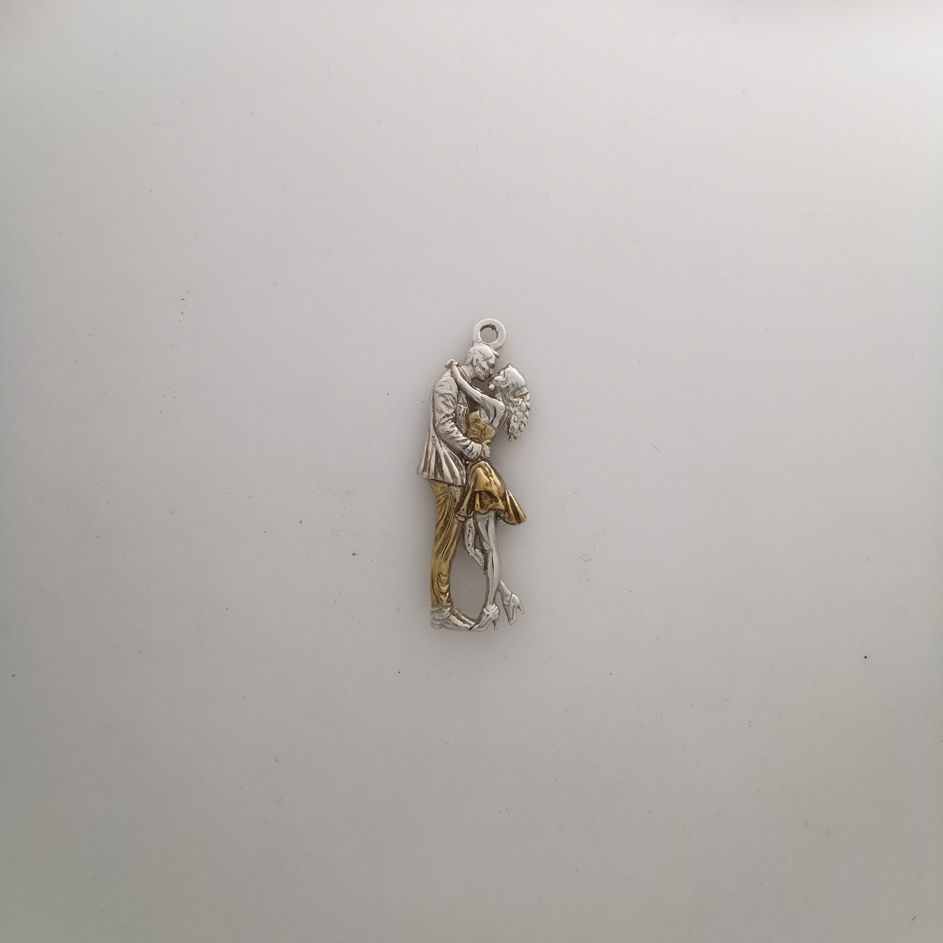 Танго – Унисекс спортен медальон в класическо сребро – Сребро 925 – Ръчно изработено спортно бижу – Идеален подарък за жена, фенка на тангото – SSJ