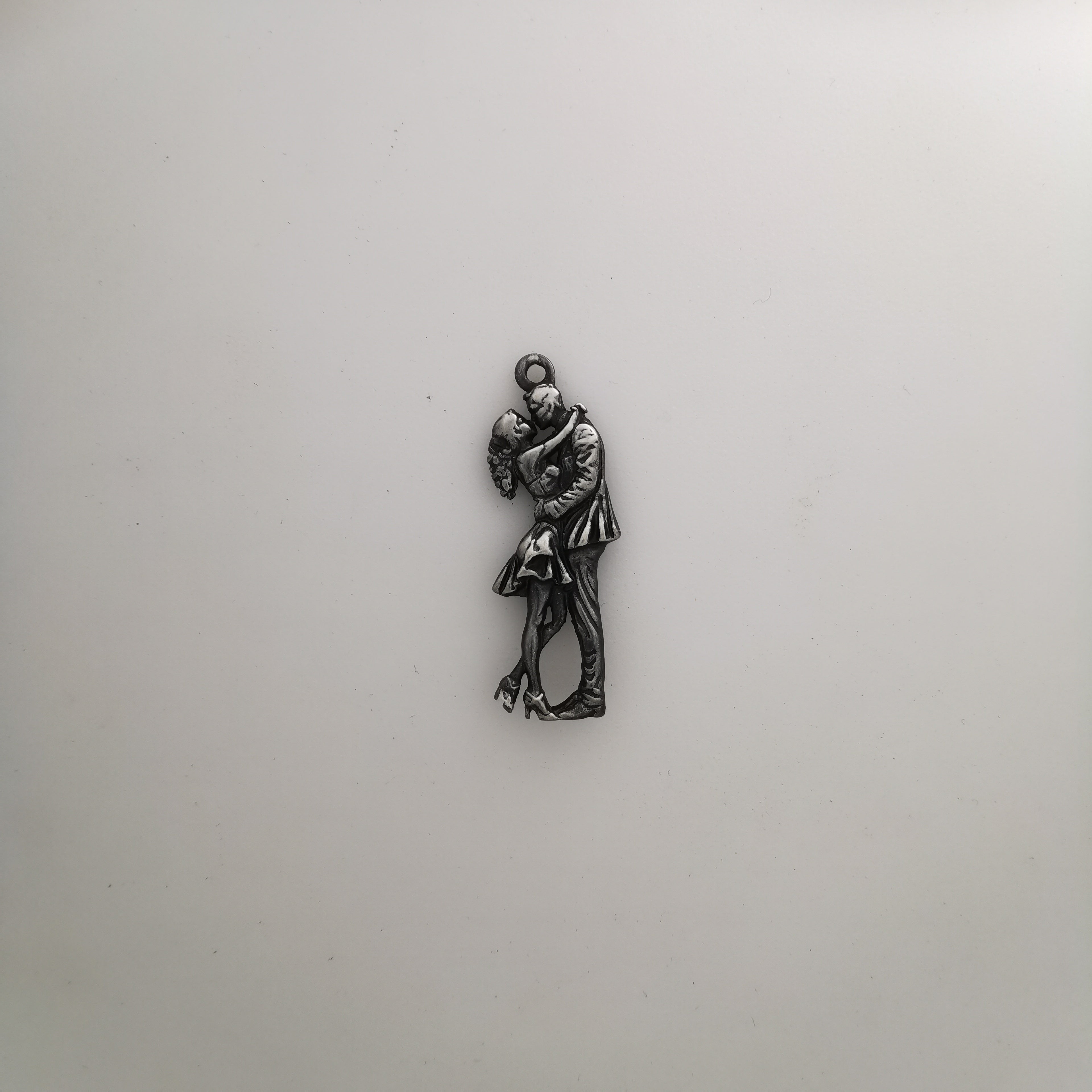 Танго – Унисекс спортен медальон с частично позлатено покритие – Сребро 925 – Ръчно изработено спортно бижу – Идеален подарък за жена, фенка на тангото – SSJ