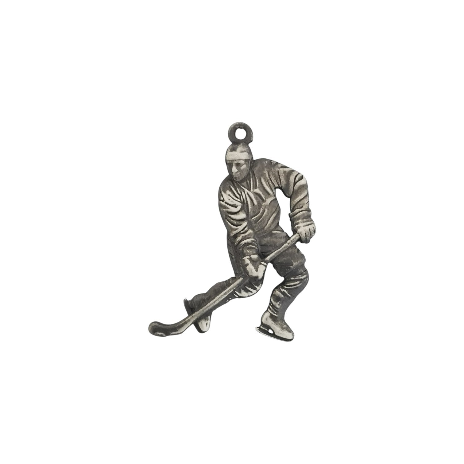 Хокеист (водене на шайба) – Мъжки спортен медальон от сребро 925 с винтидж покритие – Ръчно изработено спортно бижу – Идеален подарък за мъж, фен на хокея – SSJ