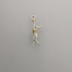 Художествена гимнастика (съчетание с топка) – Дамски спортен медальон от сребро 925 с частично позлатено покритие – Ръчно изработено спортно бижу – Идеален подарък за жена, фенка на художествената гимнастика – SSJ