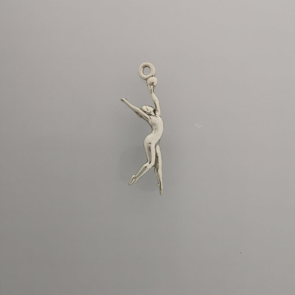 Художествена гимнастика (съчетание с топка) – Дамски спортен медальон от сребро 925 в класическо сребро – Ръчно изработено спортно бижу – Идеален подарък за жена, фенка на художествената гимнастика – SSJ
