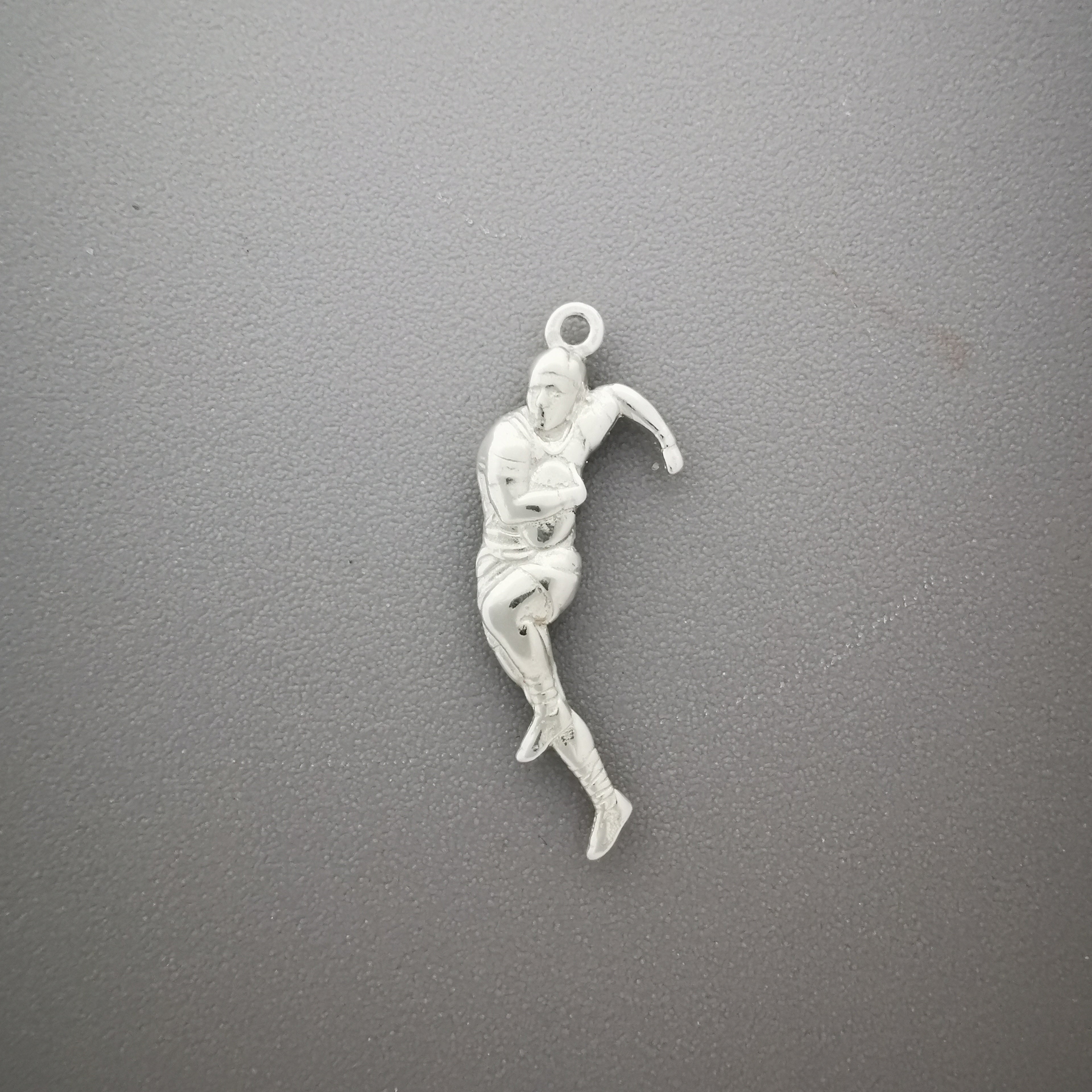 Ръгби – Мъжки спортен медальон от сребро 925 в класическо сребро – Ръчно изработено спортно бижу – Идеален подарък за мъж, фен на ръгбито – SSJ