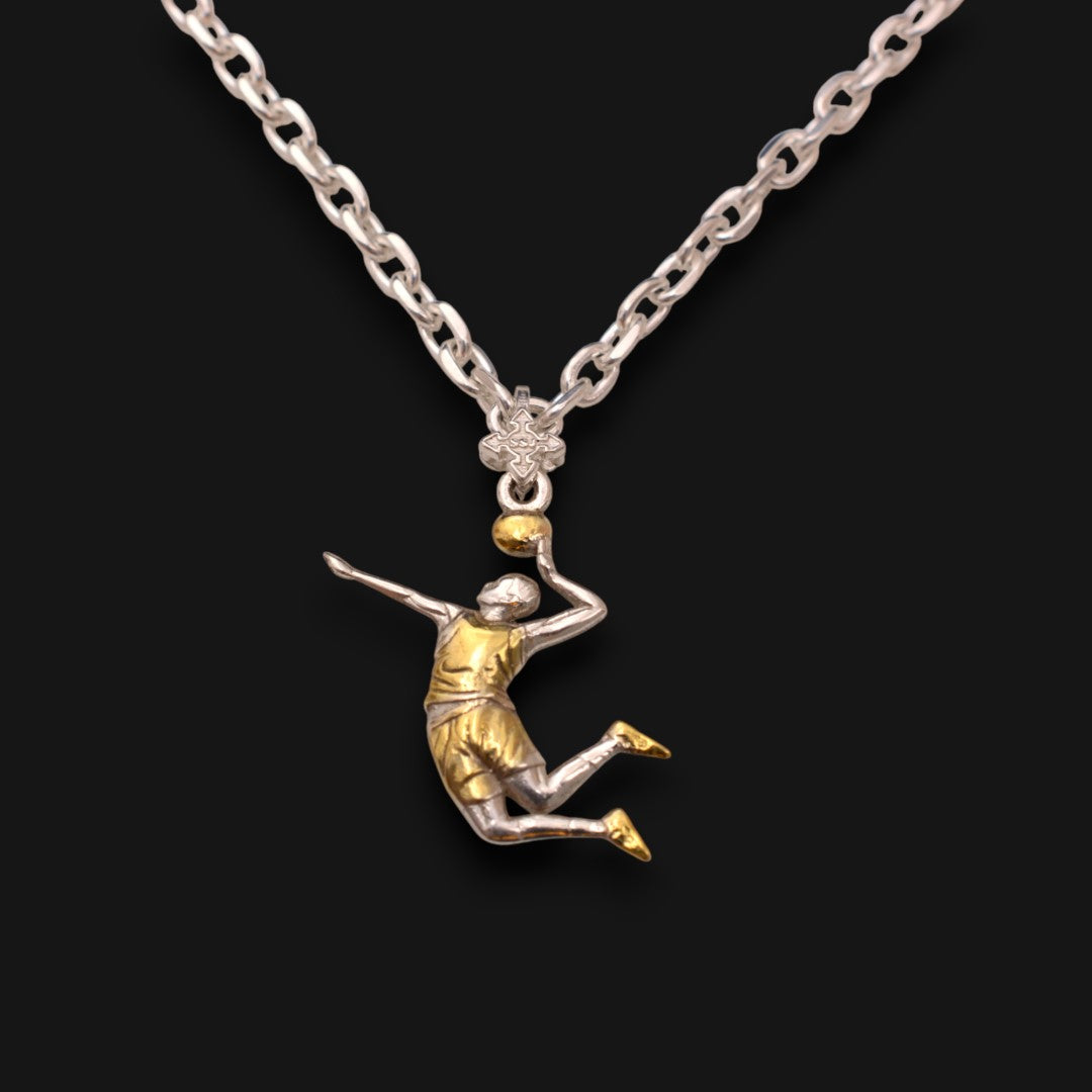 Сребърен мъжки медальон 925 волейбол | Волейболист в скок - частично позлатено