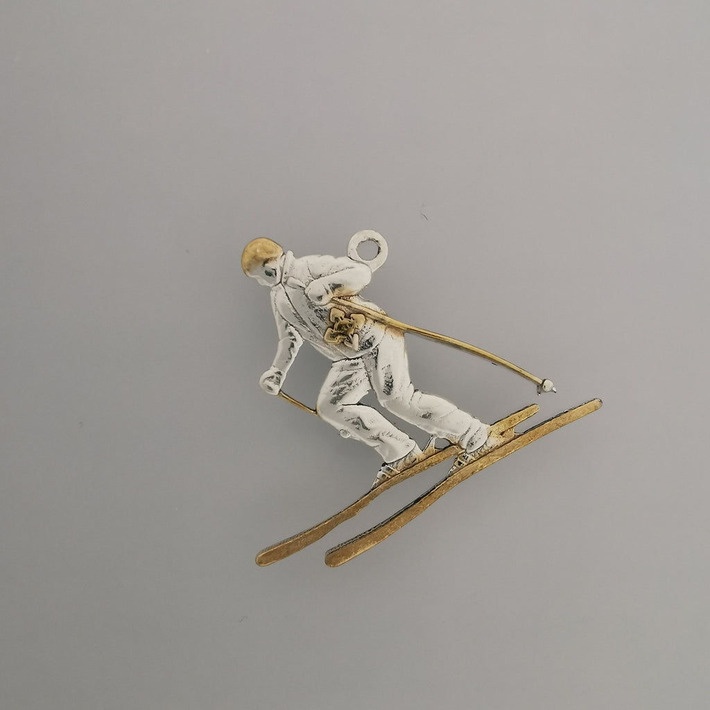 Скиор – Унисекс спортен медальон от сребро 925 с частично позлатено покритие – Ръчно изработено спортно бижу – Идеален подарък за фен на зимните спортове – SSJ