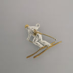 Скиор – Унисекс спортен медальон от сребро 925 с частично позлатено покритие – Ръчно изработено спортно бижу – Идеален подарък за фен на зимните спортове – SSJ