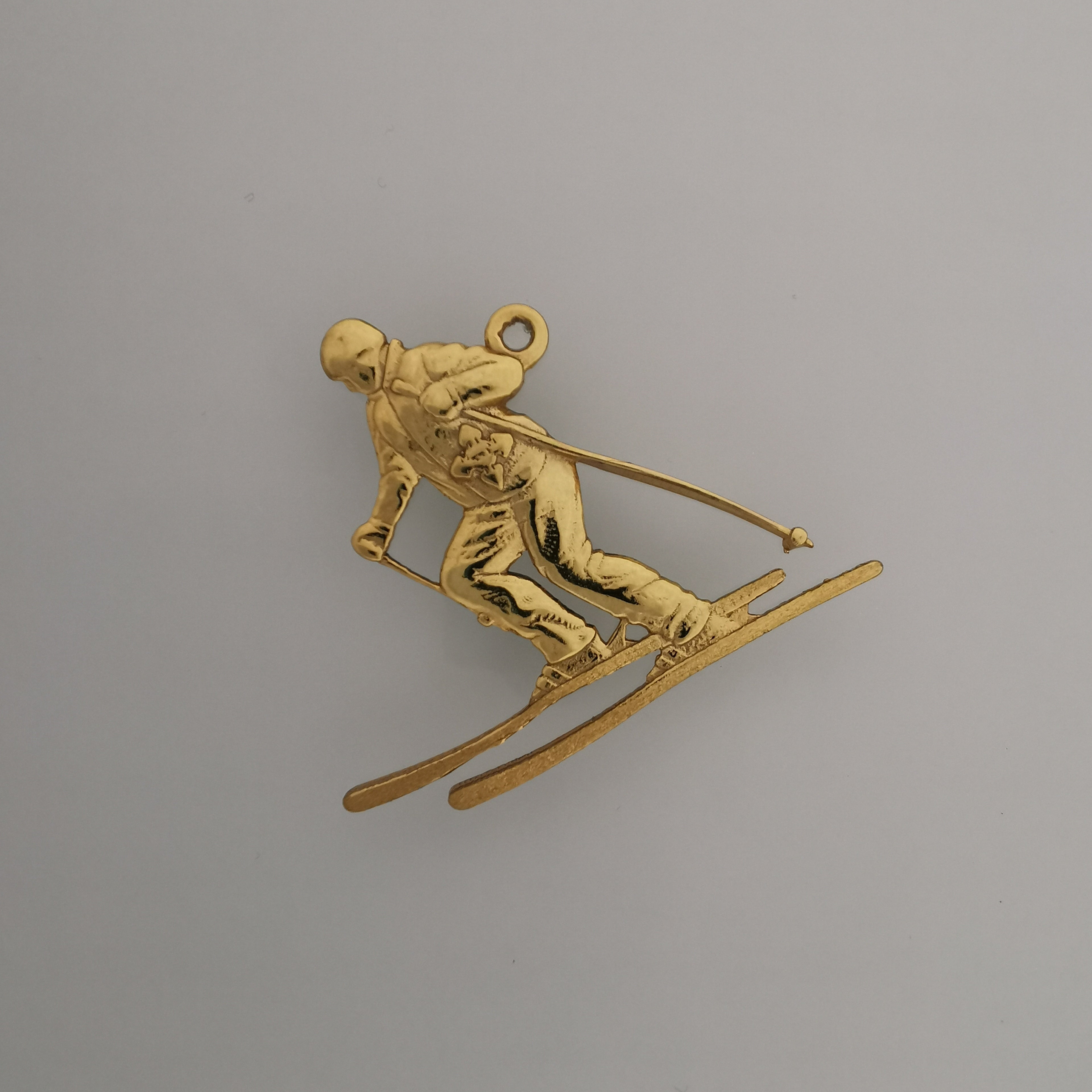 Скиор – Унисекс спортен медальон от сребро 925 с винтидж покритие – Ръчно изработено спортно бижу – Идеален подарък за фен на зимните спортове – SSJ